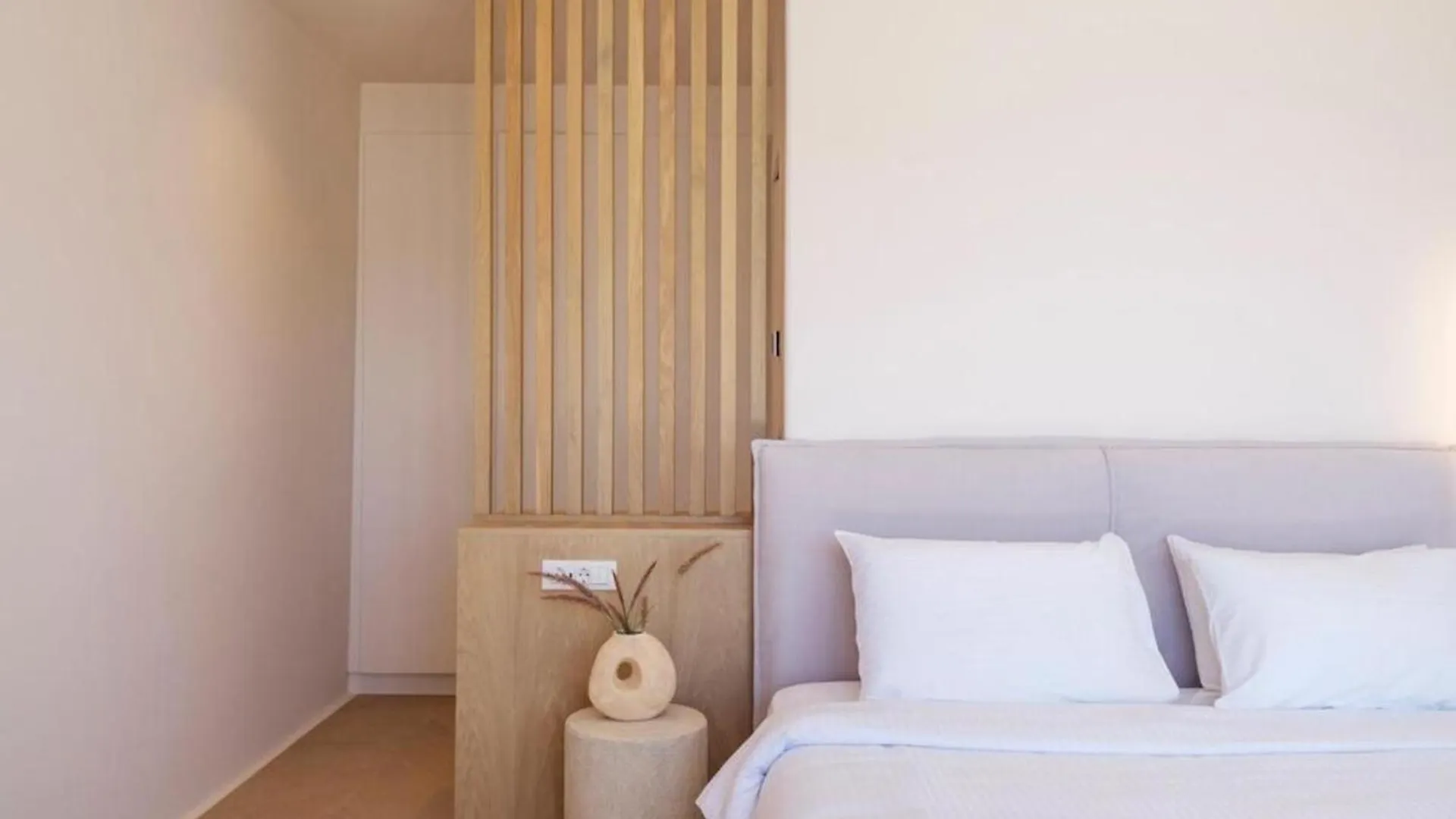 Villa Lilium III - Panoramic View Over Psarou Bay!